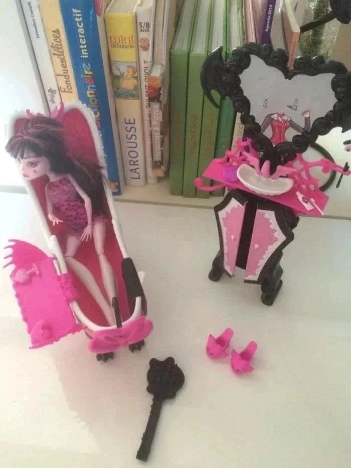 Monster high draculaura